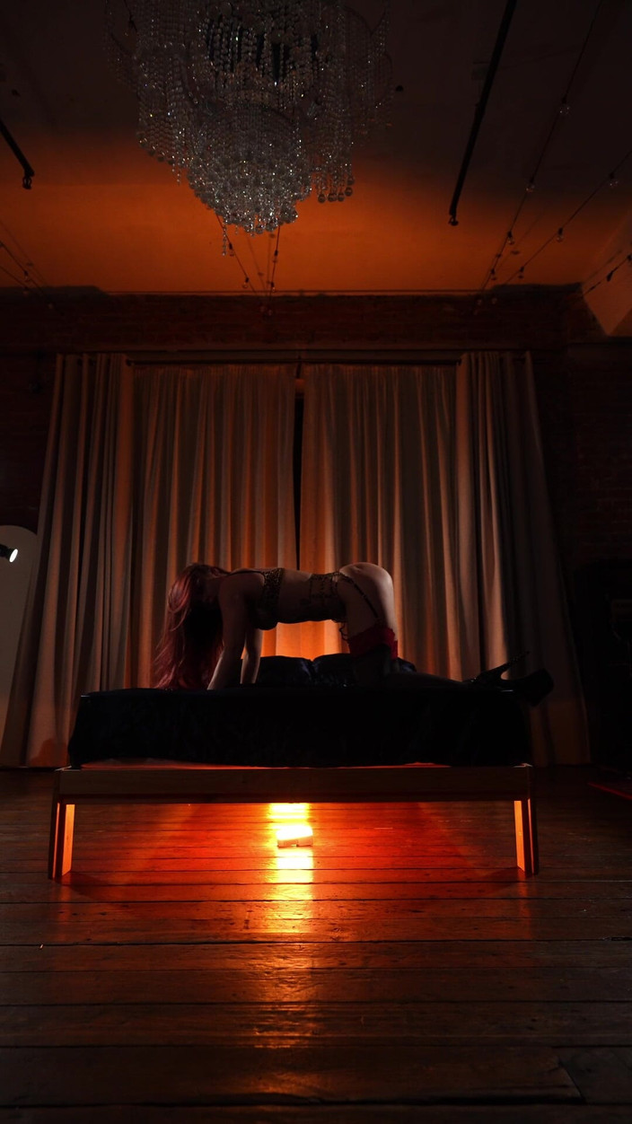 Renata Fox: Der heißeste Tanz direkt auf dem Bett