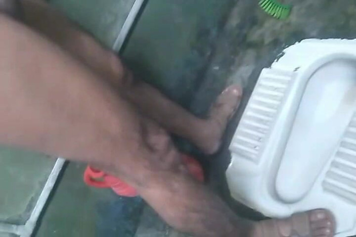 Noreen sadia: Массаж для моего хуя и дрочка, затем писаю в туалете