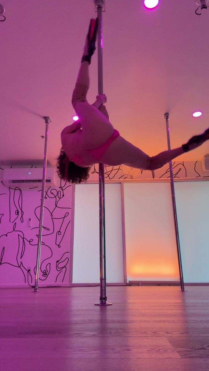 SavvyStar: Pole Dancing