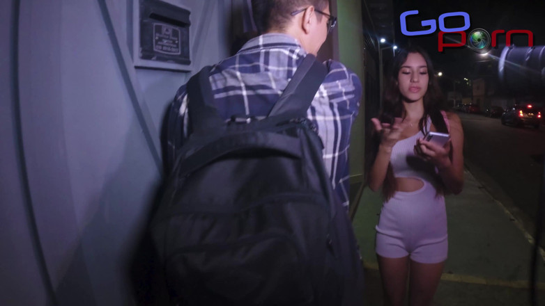 Go Porn: Genç Kız Orada Kaybolmuştu, Japonlar Ona Yardım Etti Ve Ona...