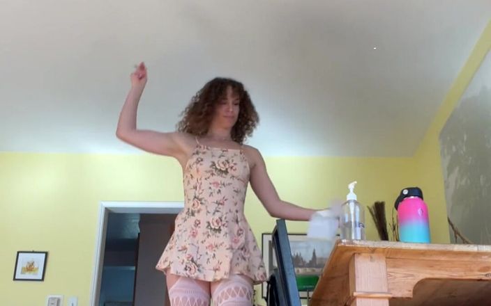 VibeWithMommy: 네.. 몰리 양과 함께하는 장난기 넘치는 애널 플레이 세션. 그녀는 밀고 잡는다. 그녀는 신음하고 웃는다. 난 단지 플러그를 떨어 뜨려