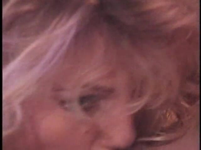 I kissed a girl and I liked it: 서로의 레즈 환상을 탐구하는 주부들