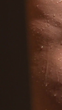MILF Caliente Toma Una Ducha Y Se Masturba