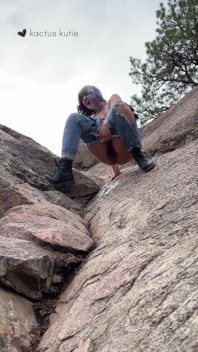 Aspen, Bonni, e io quasi sorpresi a pisciare in questa scogliera!