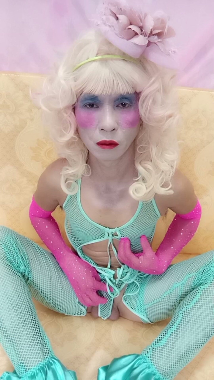 nguyen dang thien tri: Oanh Le Transgender Wearing Sexy Clothes Porn Playing with an...