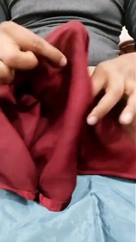 Porno de branlette en satin et soie - caresse de la bite avec le costume marron en satin et soie d’une infirmière (84)