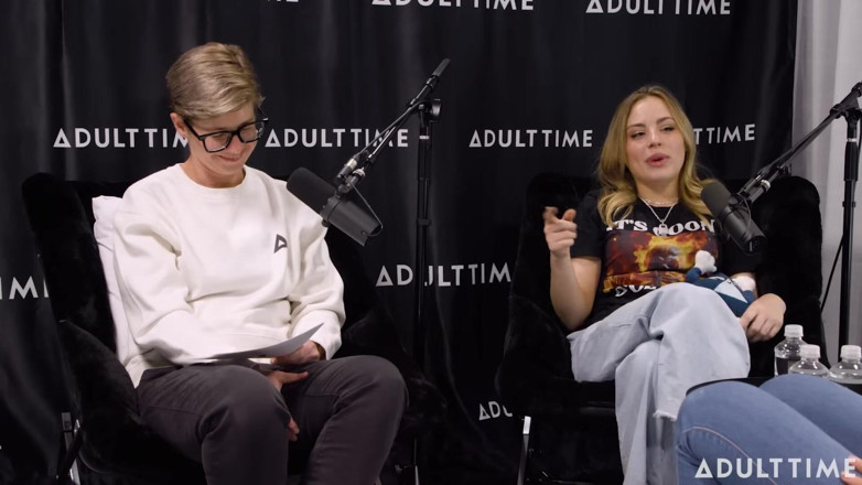 Adult Time Podcast: Gizelle Blanco &amp; Anna Claire Clouds Feromones, forfecare, &amp; Bush | Podcast pentru...