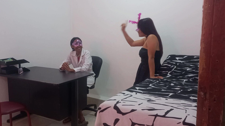 NEGRITA SEXY: लेस्बियन डॉक्टर और उसकी सबसे अच्छी दोस्त डॉक्टर के ऑफिस में हस्तमैथुन करते हैं