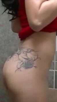 Cleo travieso cuarto de baño solo