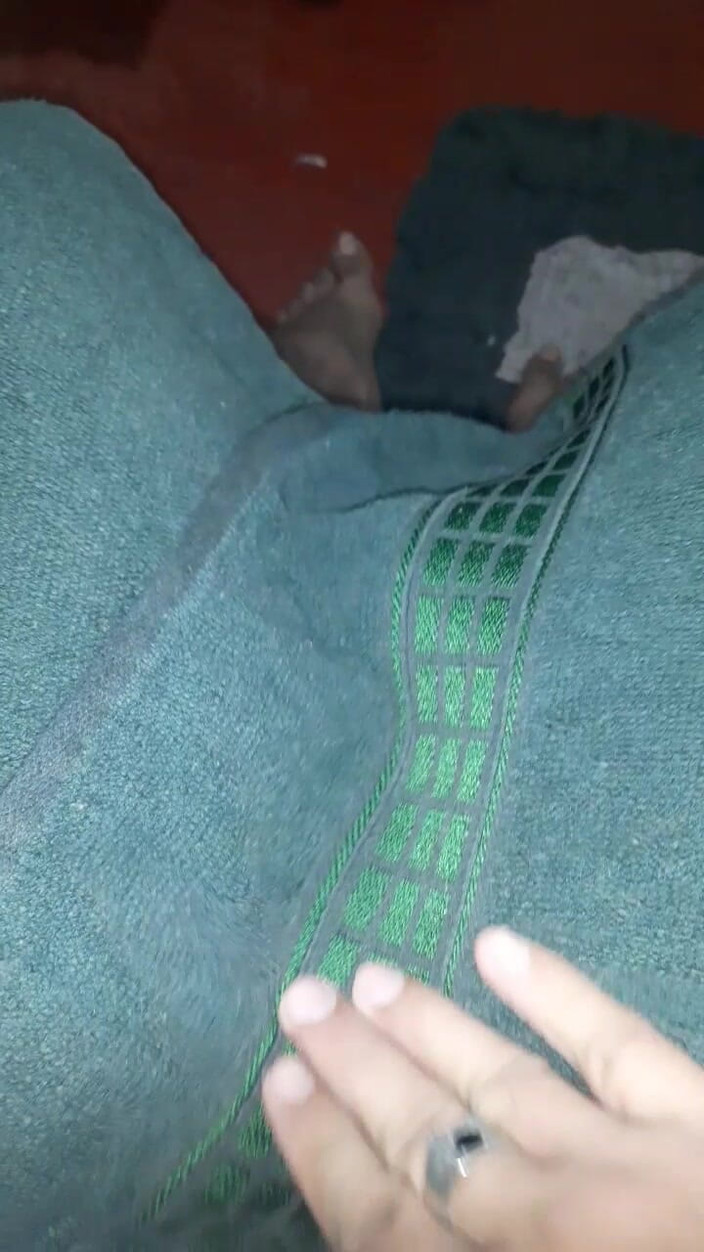 Soni Deo: 一个男人展示他的鸡巴