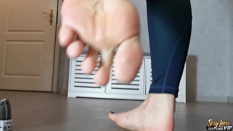 Goddess Lena: Voor mijn voetslaven