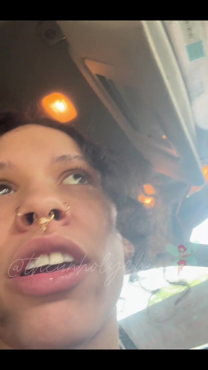 theunholychi: Excitée impulsive et exhibe mes pieds ! 