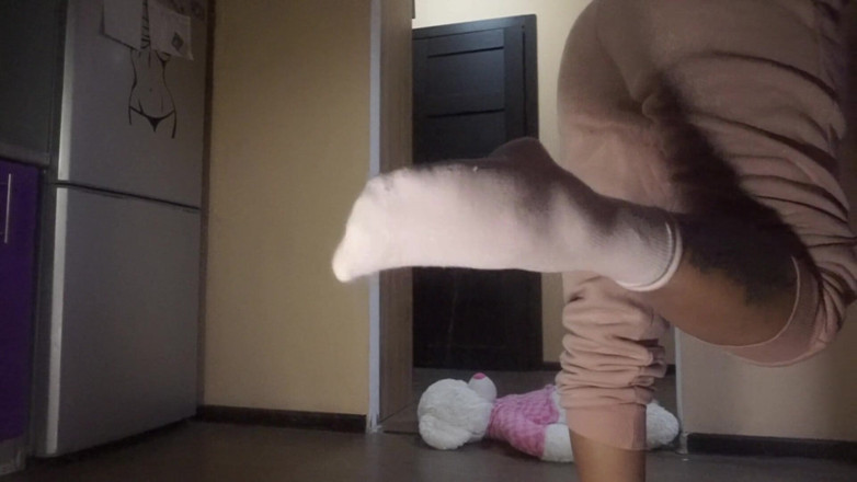Nadi_Zabava: บี้ไข่และฟุตเฟติช