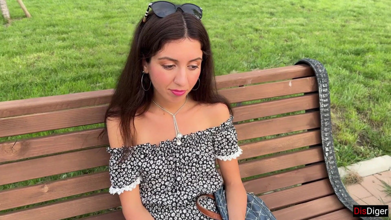 Dis Diger: Chica decide tener un gangbang hardcore con tres chicos después...