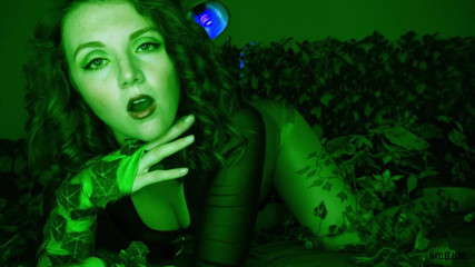Haylee Love: Poison Ivy membuatkan hambanya robin