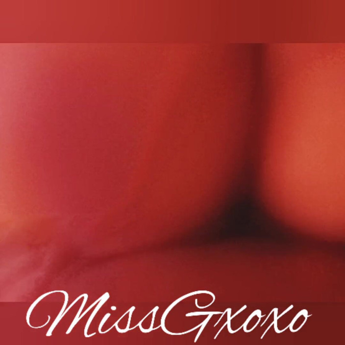 MissGxoxo: Minik amcık boşalmaya aç
