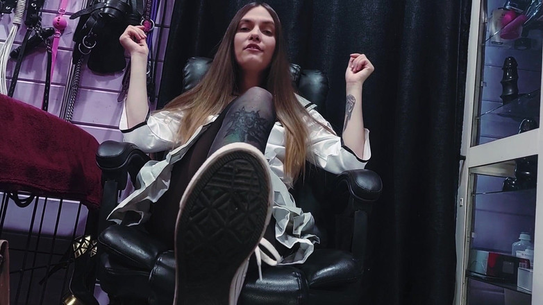 Mistress Priest: Anime Školačka POV tenisky a dominance nohou