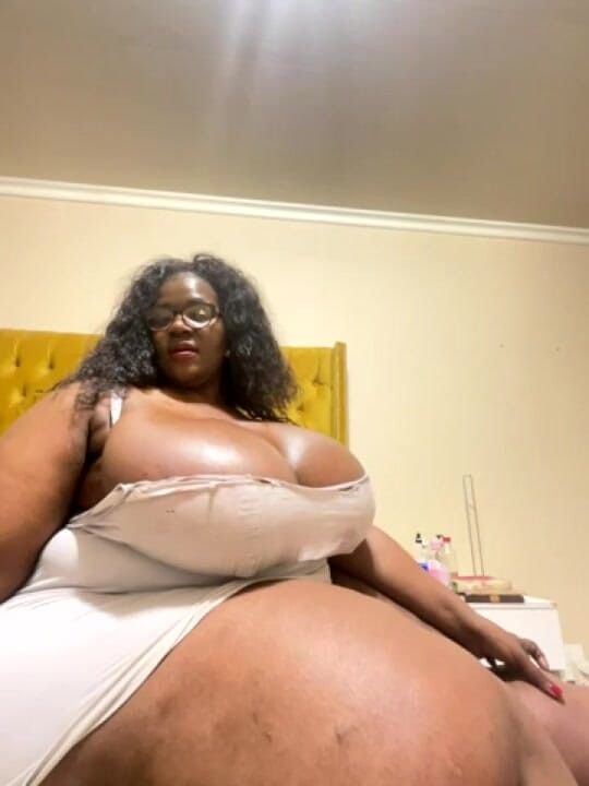 Legendary Booty Overdose: 큰 자연의 젖탱이