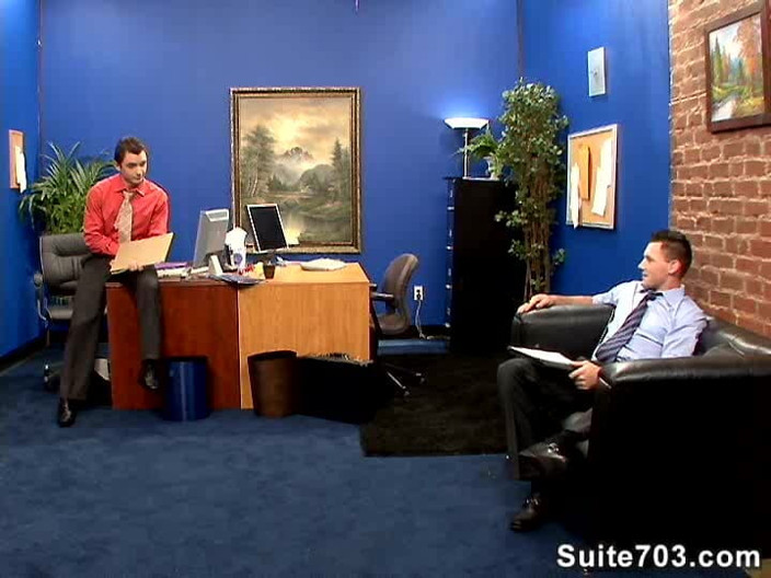 Stuite 703: Barrett Long dan Tj Young