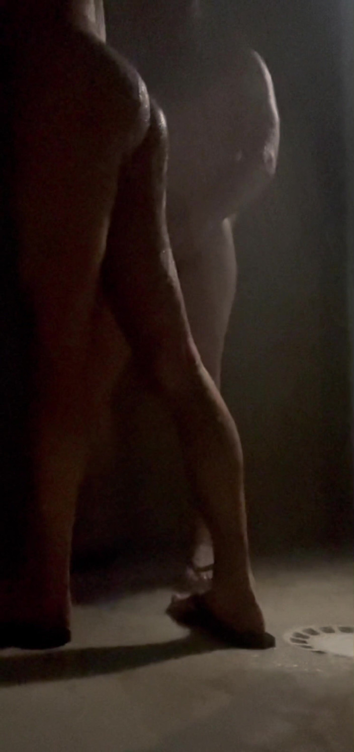 AmateurBoysPissing: Den schönen arsch eines Twinks erwischt und ein typ pisst...