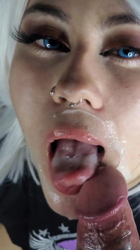 Submissive Babe Loves Getting All the Cum Out and Swallowing It All Down - Cumshot