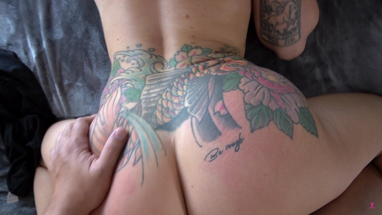 Teddy Tarantino: 男人和女孩都能成为朋友吗？Bella scorpion和男人最好的朋友泰迪塔兰蒂诺给男友戴绿帽