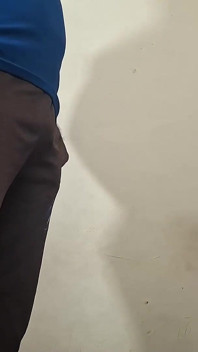 義理の息子がインドのエッチなデジ継母を誘惑する