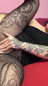 Dacey Belle se fait livrer un nouveau gode en verre