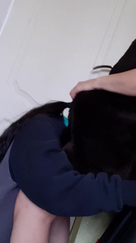 Moje přítelkyně se ani neměla čas svléknout po její služební cestě, když jsem před ní okamžitě spadl na kolena
