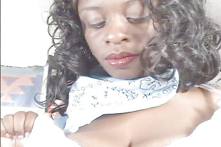 Perv Milfs n Teens: Omg schwarze königin geile brüste, während sie lecker schüttelt, während...