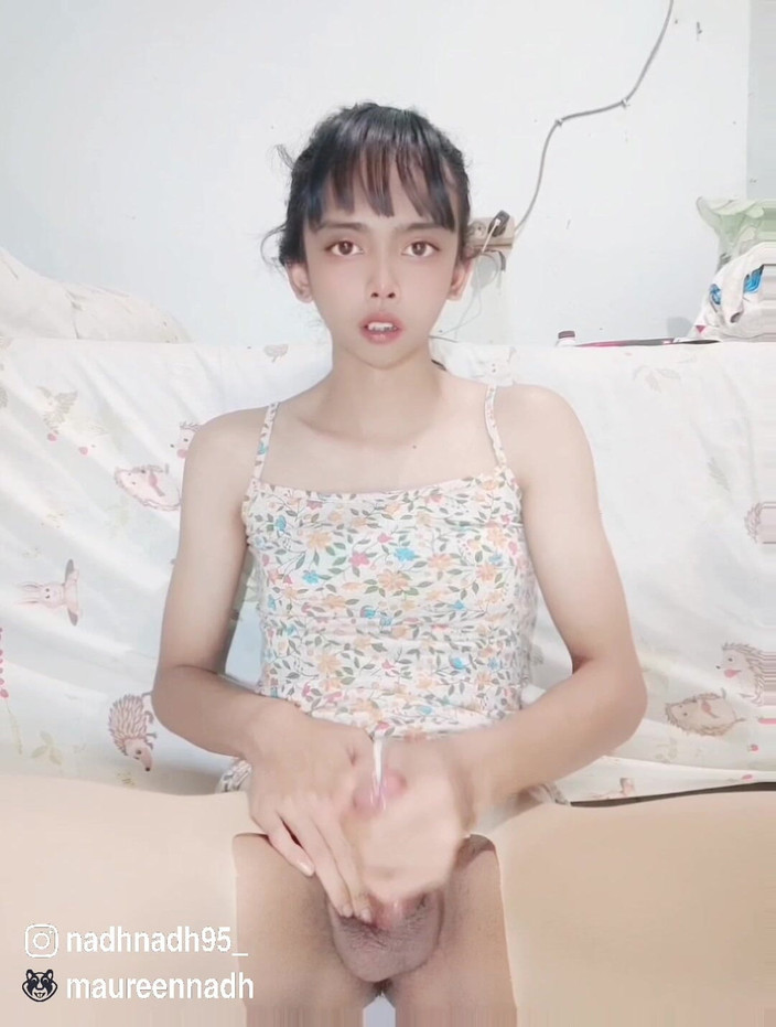 MaureenNadh: 第一次品尝我自己的精液。打手枪和双射