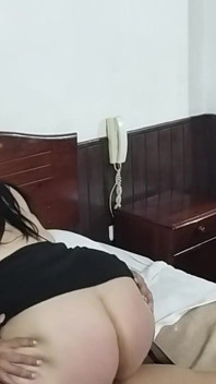 Milf mare și frumoasă cu cur uriaș, numai pentru fani cu încetinitorul