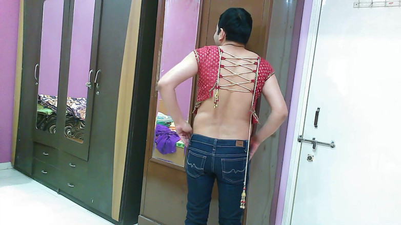 Cute & Nude Crossdresser: Sexy sissy travestito effeminato Sweet Lecca-lecca in un top e...