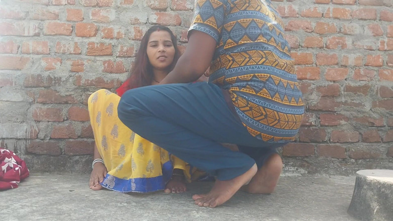 Pooja raniji: Deshi Pooja bhabhi vengono nella casa più antica chhat video...