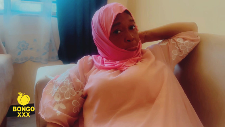 BongoXXX: Hermosa madura británica musulmana en hijab, milf puede manejar una...