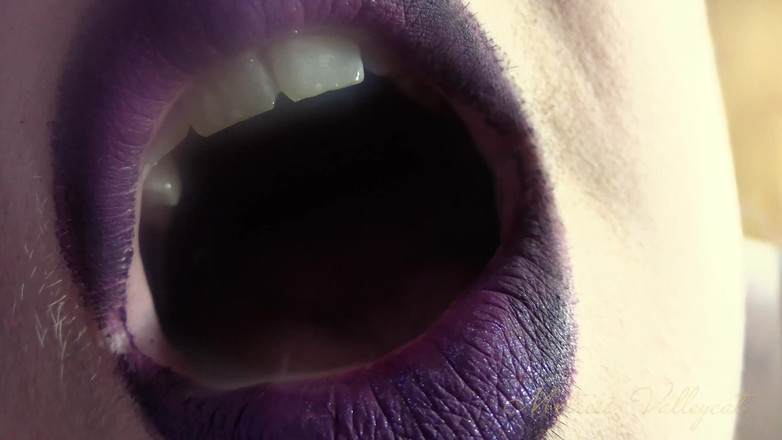 Mxtress Valleycat: Purple Lip Smoke Play