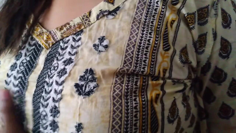 Aria Mia: देसी भाभी की किचन में देवर द्वारा सख्त गांड चुदाई जब वह लंड चूस रही थी