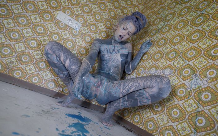 Z-Filmz: Alternative Tattoo Model Masturbating with Big Toy