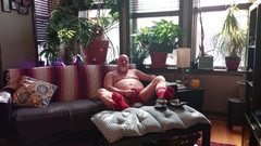 beardaddychub: Medvěd si to dělá na žabkách a jí mrdku