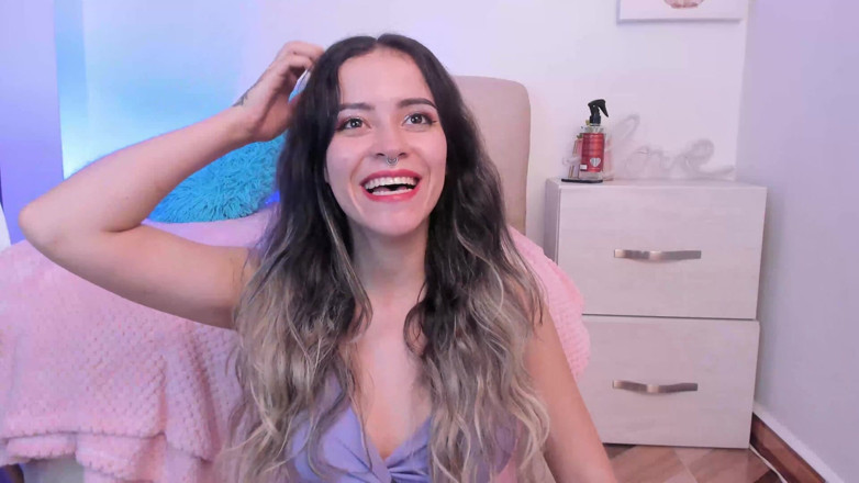 Yame Chike: Sexy Blondine Will Nur Sex Mit Typen in Ihrem Zimmer...