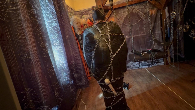 Aaexperiencesltd: Son bölüm:- domina satana ve çantalı adam zincirli ve paletli sargı