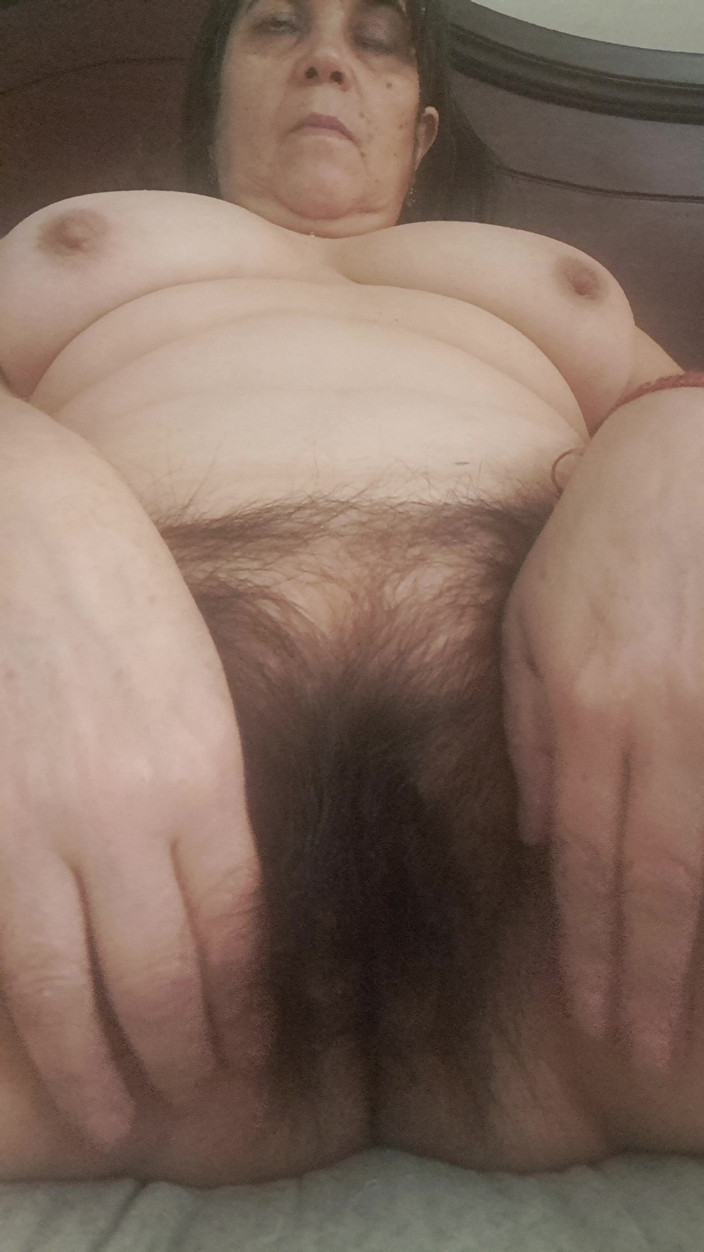 Mommy big hairy pussy: To je opravdu chlupaté a sexy