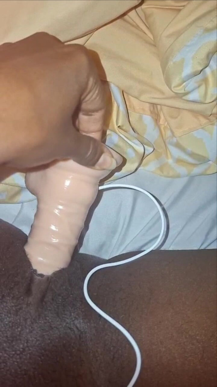Afrocouple: Elle M’envoie Une Vidéo En Train De Se Masturber Avec...