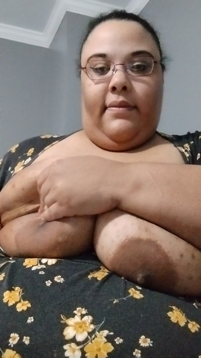 Jessica pigslut: Играю с моими большими сисечками и лижу мои соски!