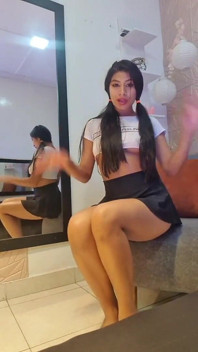 सेक्सी लैटिना आपको चोदने के लिए बहकाना चाहती है