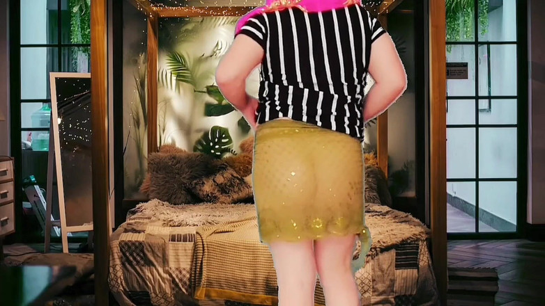 Kitty_Cross: Shemale ngọt ngào tạo dáng nhẹ nhàng trong ánh đèn nến nhẹ...