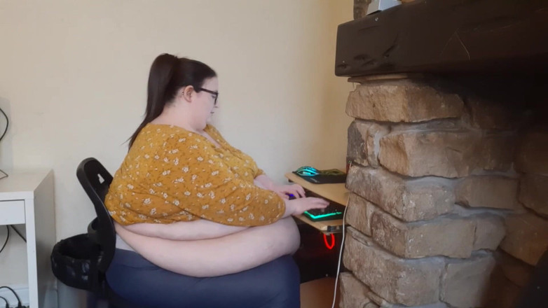 SSBBWLadyBrads: La chica más gorda del trabajo - luchas