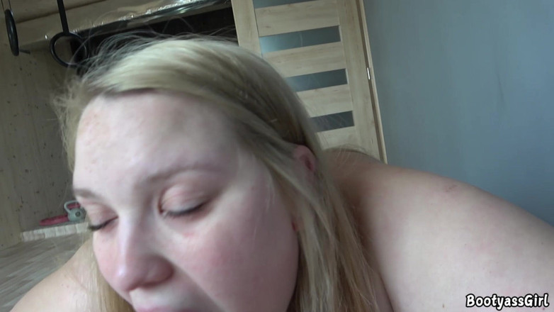 Bootyass Girl: Fucking Girlfriend's Huge Shaking Ass on the Couch