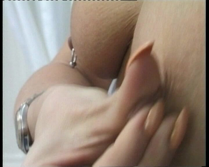 YOUR FIRST PORN: Ibu tiri janina lagi asik masturbasi seumur hidupnya