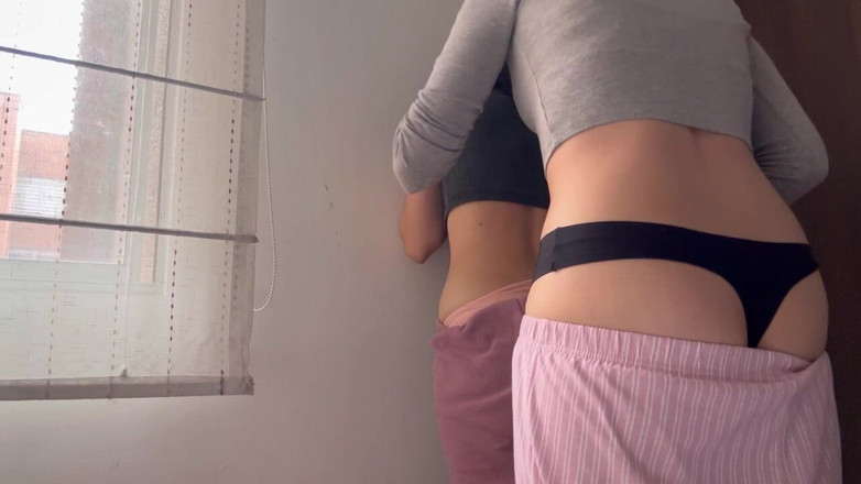 scarlettandc: Ženy Dotýkají A Baví Se S Prsty V Zadku